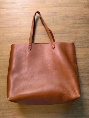 Madewell | Women's Everyday Leather Tote | 15" h x 12"wx 6"d